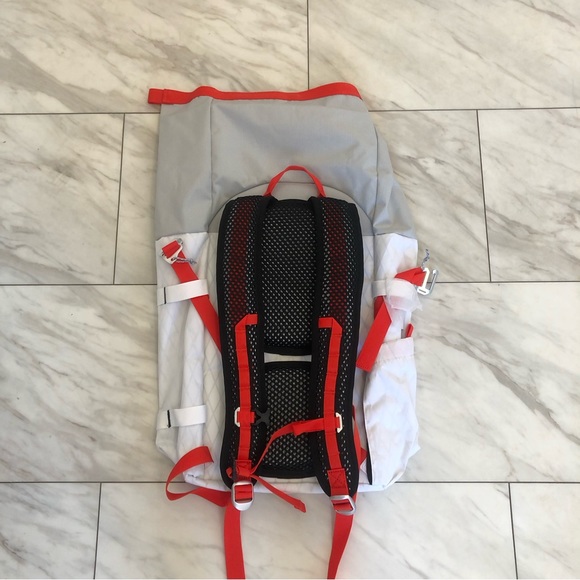 Nike ACG Backpack 32L Aysen Hiking Trail Bag 'Photon Dust' DV4054-100 - Picture 8 of 8